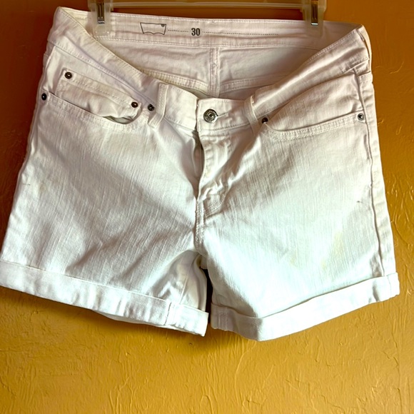 Levi’s white denim shorts - Picture 1 of 2